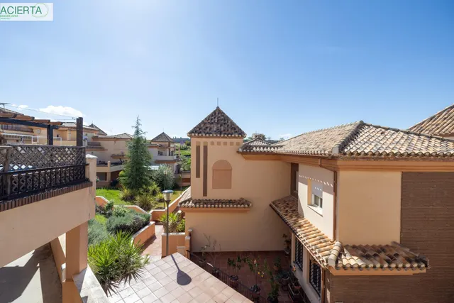 Ponemos a la venta esta preciosa casa en Urbanizacion cerrada, con zonas comunes y piscina comunitaria. — 24