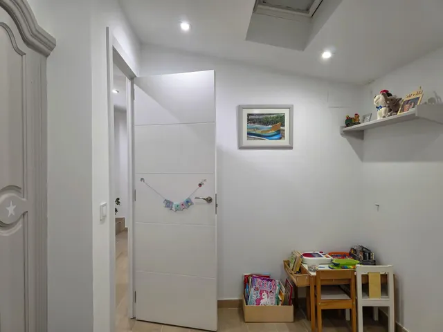 CASA DE 2 PLANTAS CON APARTAMENTO Y JARDIN — 47