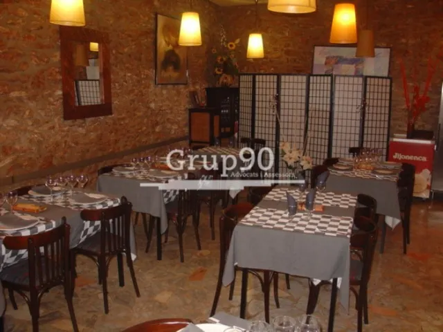 Hostal-Restaurante en la plaza del pueblo — 7