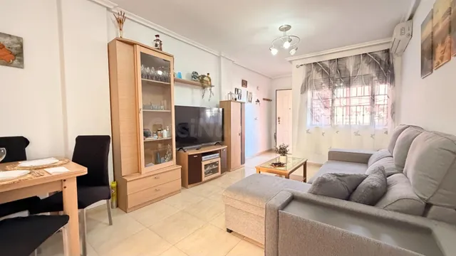 Bungalow en planta baja con jardín y piscina comunitaria en  - foto 4