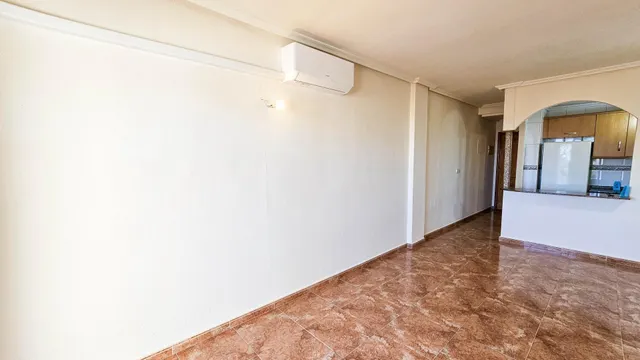 Luminoso apartamento con vistas al mar, 2 piscinas y opción de adquirir garaje — Torrevieja — 3