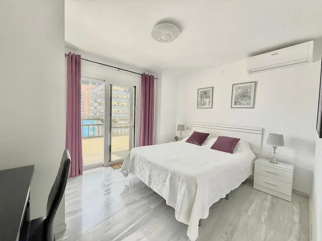 Apartamento de 2 dormitorios con terraza, piscina y garaje privado en las rampas, Fuengirola — 13