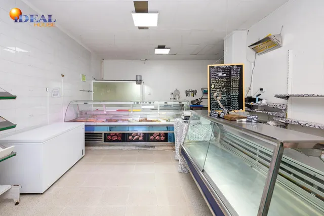 Local Comercial Avenida Enrique Martín Cuevas No.6 L8 — 6