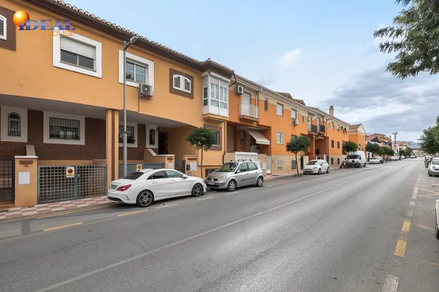 *  ¡Tu nuevo hogar te espera en Churriana de la Vega! Casa adosada con patio, garaje y futura parada de metro a pocos pasos. — 31