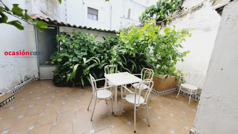 SE VENDE PLANTA BAJA CON COCHERA