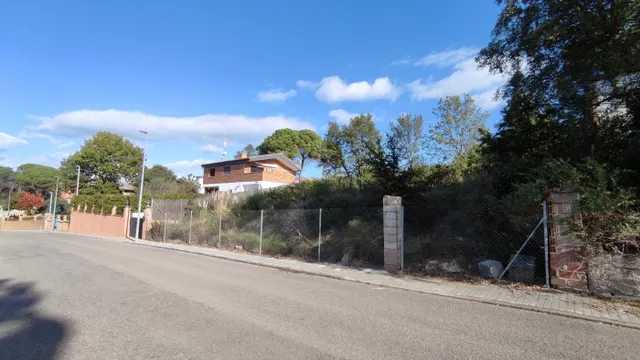 Parcela de terreno de 920 m2 en venta en Sils. — 6