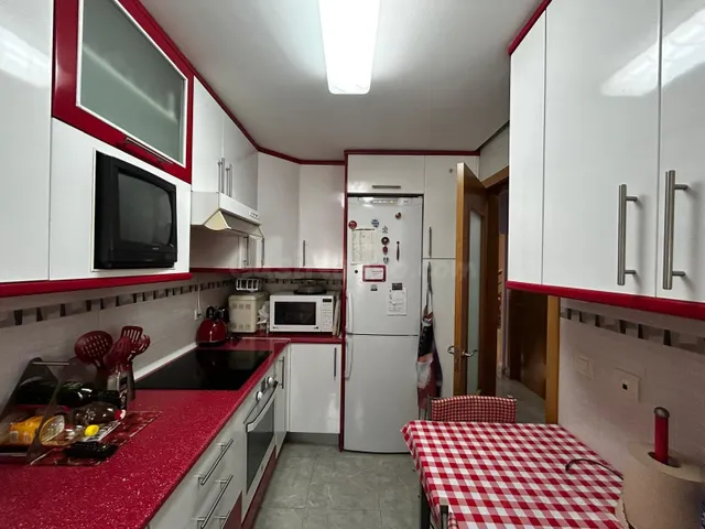 CHALET 4 habitaciones CON BODEGA EN VENTA DE BAÑOS. - foto 4