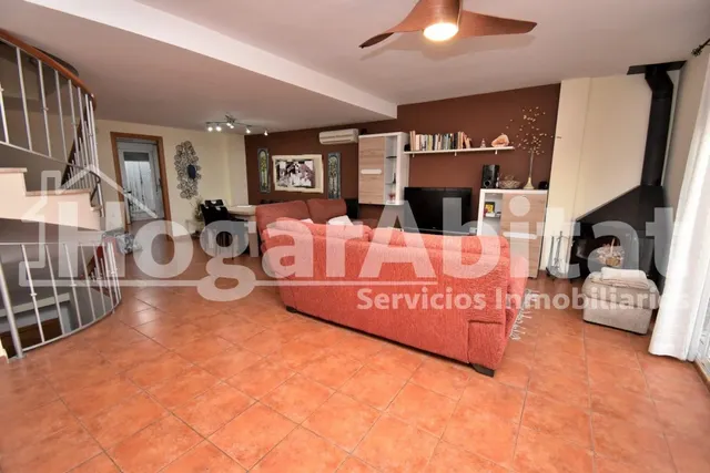 ADOSADO SEMINUEVO CON PISCINA, 2 TERRAZAS Y AMPLIO GARAJE — 11