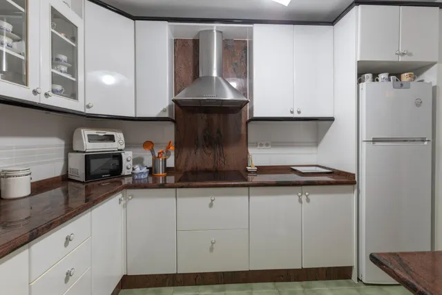 Amplio piso de 4 dormitorios en la prestigiosa urbanización Las Brisas – La Chana — 12