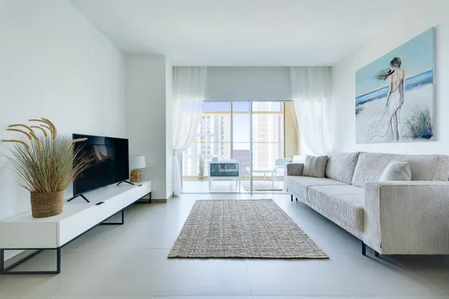 Se vende preciosos apartamento en Poniente con 2 dormitorios, 1 baño, parking y trastero — 3