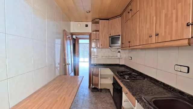 Piso en venta en la zona de Valldaura, con ascensor y balcón — 3