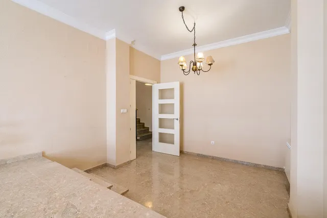 ADOSADA EN URBANIZACIÓN EN HUETOR VEGA — 8