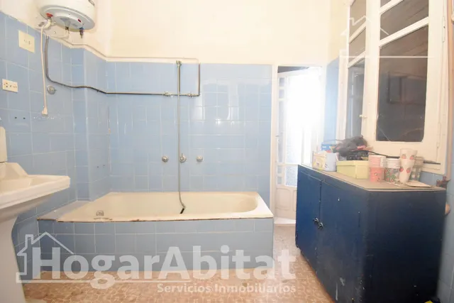 ¡Hazla a tu gusto! Casa amplia y luminosa de tres alturas para reformar, cerca del ayuntamiento — 43