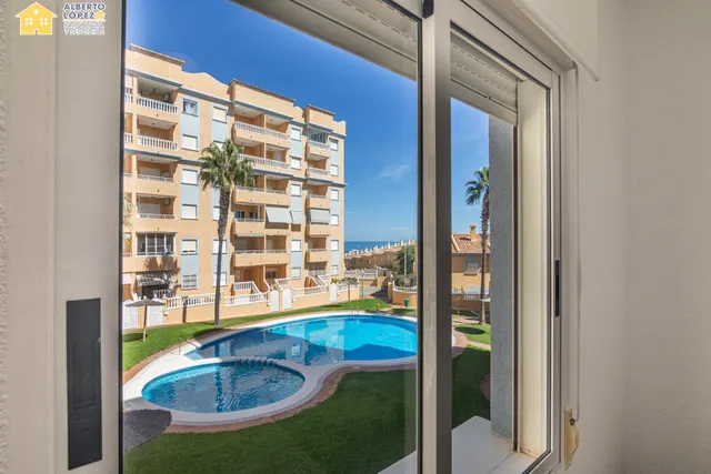 Bungalow en venta en urbanización Las Arenas 2, Arenales del Sol. — 35
