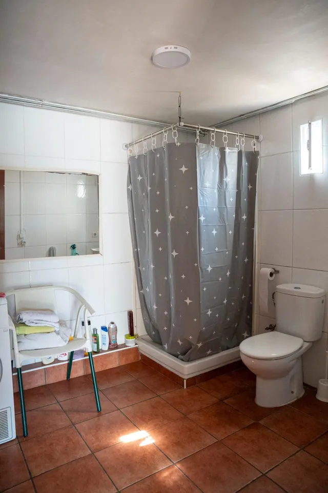 SE VENDE CASA INDEPENDIENTE CON PISCINA CON VISTAS EN CORBERA DE LLOBREGAT BARCELONA — 26