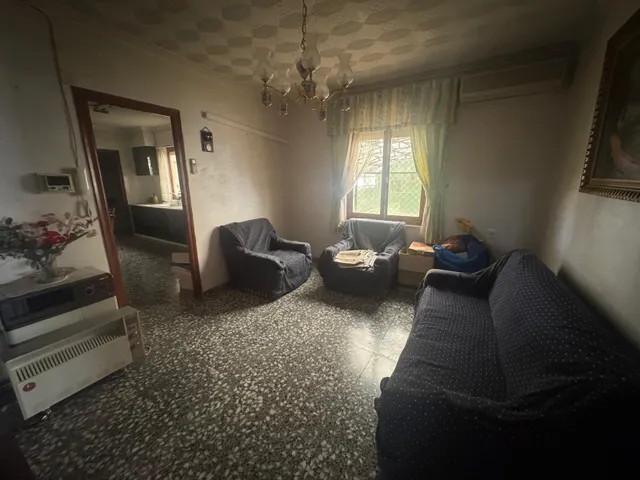 Edificio de dos apartamentos con terraza y garaje — 43
