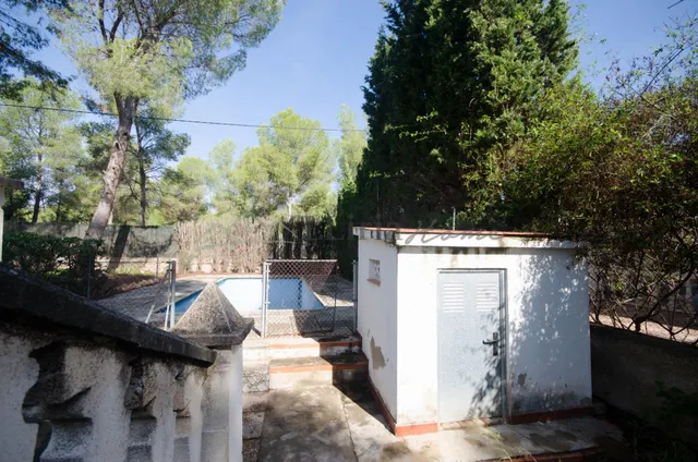 Ref. 04405.- EXCLUSIVA.- Chalet independiente con piscina en Urb. Camp Llíria. — 35