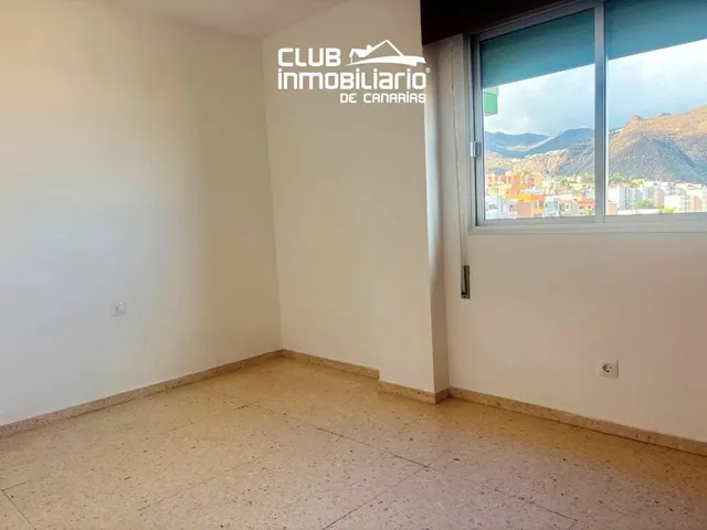 Amplio y luminoso piso de 3 habitaciones con balcón y vistas a santa cruz — 10
