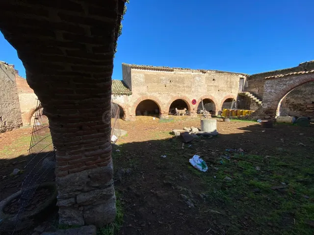 SOLAR EN CASAR DE CÁCERES — 3