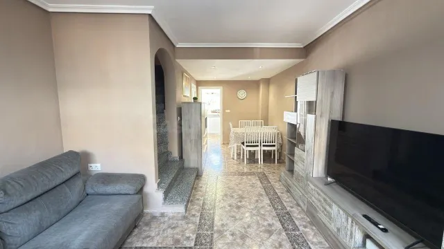 MAGNIFICA VIVIENDA ADOSADA CON PISCINA COMUNITARIA Y PLAZA D - foto 5