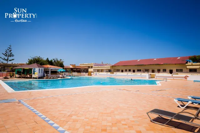 Apartamento reformado con vistas a la piscina y al maren playa paraiso — 17