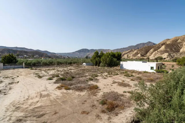 Terreno con Cortijo en Alsodux — 10