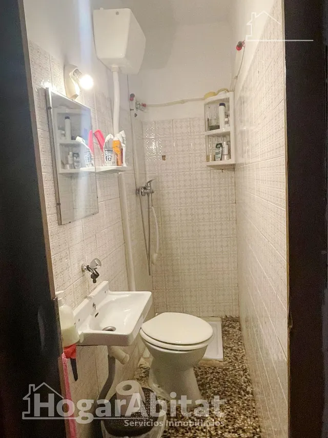 AMPLIA CASA CON MUCHAS POSIBILIDADES — 27