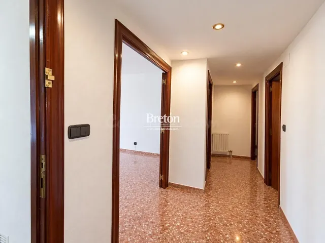 Interesante piso con plaza de garaje y trastero junto a Avenida Goya. — 4