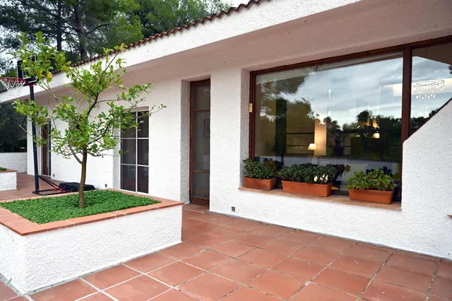 Chalet exclusivo en Tortosa con vistas a Els Ports, piscina y jardín privado — 31