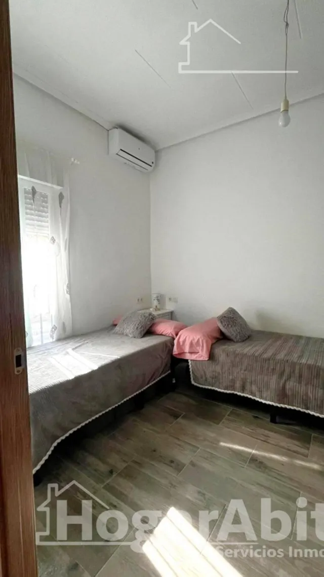 Amplitud y aire libre en esta espaciosa casa de pueblo reformada con patio privado y gran terraza — 7