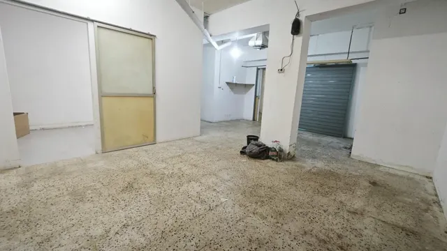 Local en venta para reformar en la calle Salinas, Vila de Gràcia. — 11