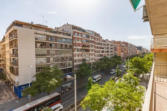 Piso con terraza y gran potencial junto a Camino de Ronda — 2