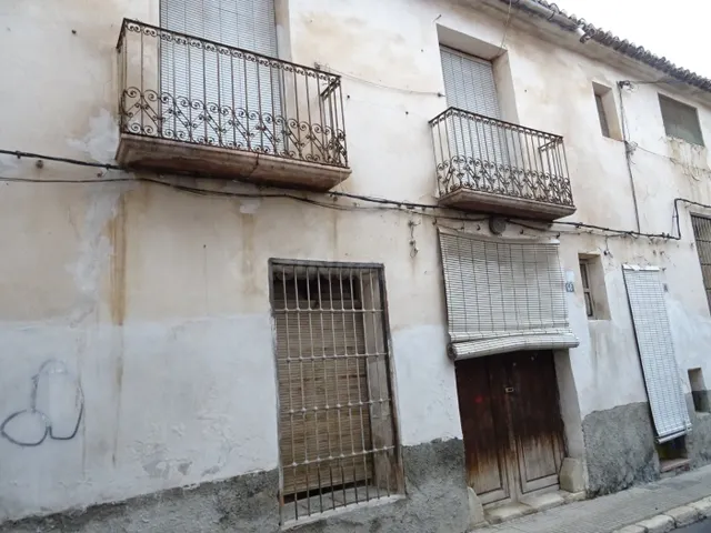 SE VENDE CASA PARA REFORMAR EN EL CENTRO DE ASPE - foto 3