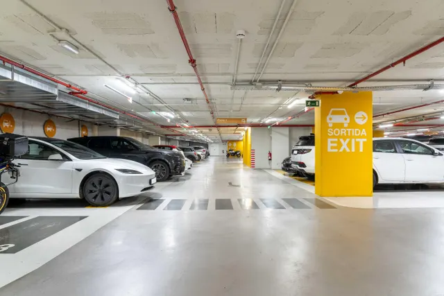 Parking 12m² en alquiler - Eixample — 14