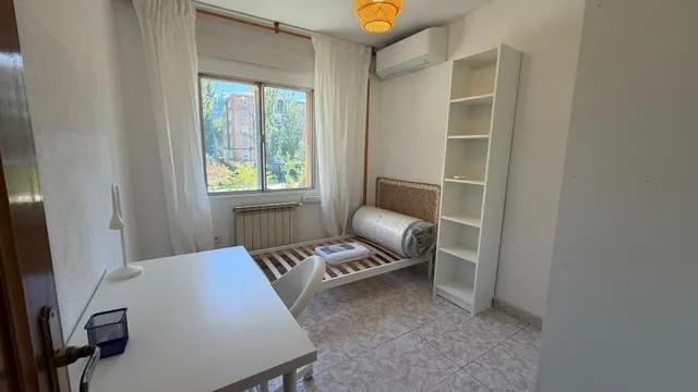 Piso de 4 dormitorios para estudiantes junto al metro en Móstoles — 8