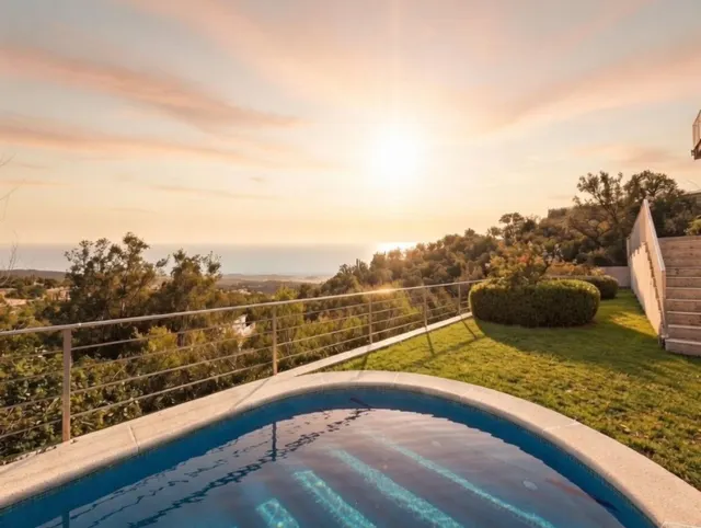 Espectacular villa con vistas panorámicas al mar en la exclusiva urbanización Mas Nou — 29