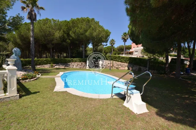 Casa en venta con gran parcela frente al mar en Canet de Mar — 28