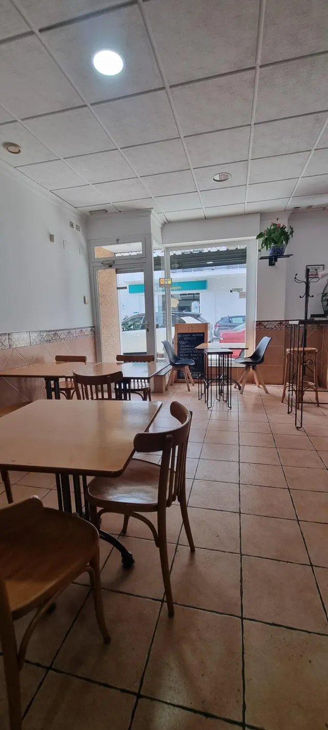 LOCAL COMERCIAL EN AVENIDA PRINCIPAL — 17