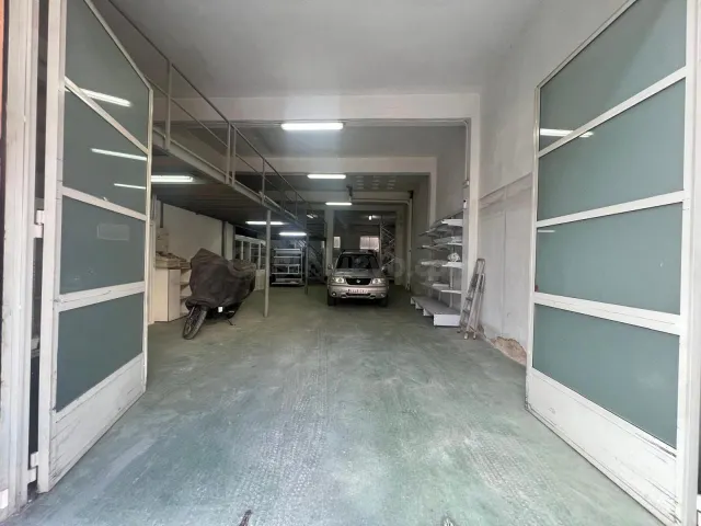 Amplio local con posibilidad de garaje o vivienda a la venta - foto 2