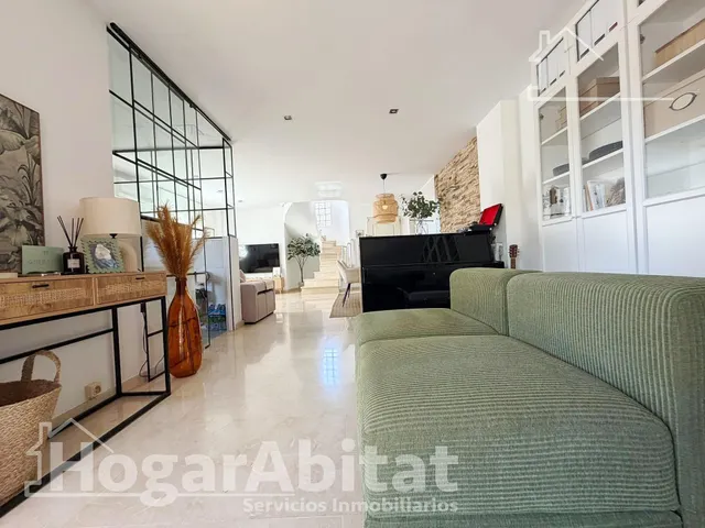 ¡PRECIOSO CHALET! AMPLIO Y REFORMADO CON PISCINA PRIVADA, GARAJE Y PARCELA — 38