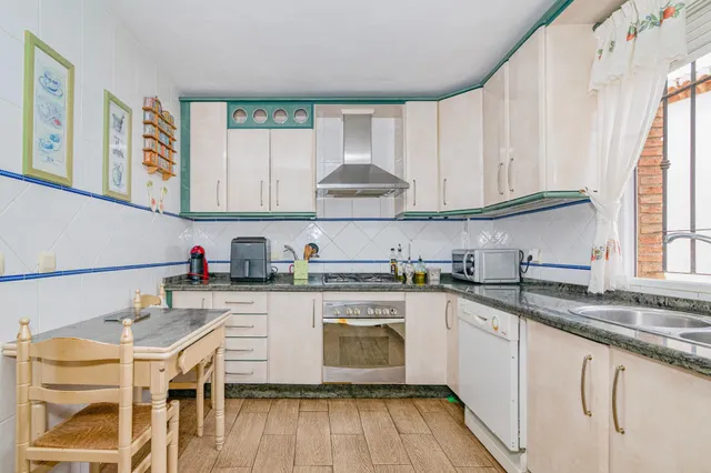 ¡AMPLIA CASA DE 4 DORMITORIOS, 3 BAÑOS Y CALEFACCIÓN CENTRAL EN LA ZUBIA! ✨ — 15