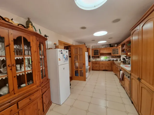 Maravillosa casa con jardín mas casa invitados — 12