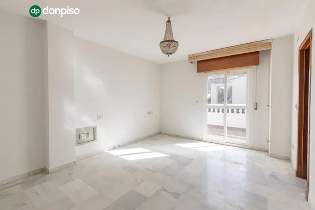 Exclusiva vivienda con piscina en la zona del Serrallo con piscina comunitaria — 26