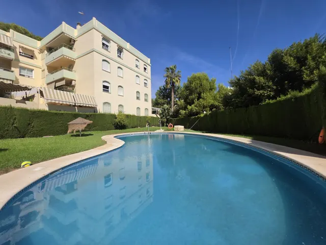 Piso reformado de 3 dormitorios con garaje y piscina en El Pinar, Torremolinos — 20