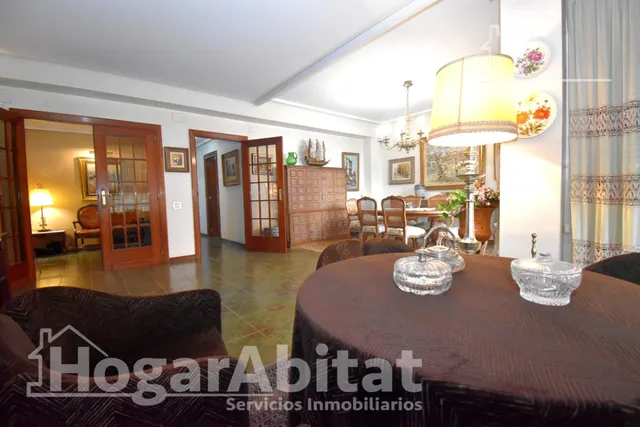 GRAN PISO SEÑORIAL CON BALCÓN Y TERRAZA EN AVENIDA PRINCIPAL — 44
