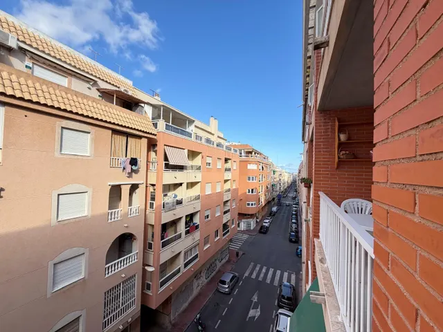 Apartamento a 350 metros de playa del cura con 2 dorm. 1 baño. en frente de av. de las habaneras. superficie de 66 m2. — 29