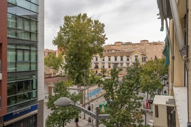 Pisazo en venta en calle Obispo Hurtado — 26