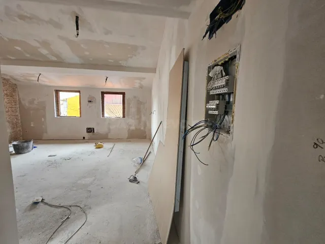 Ático medio reformado con bajo en el corazón de Ourense - foto 4