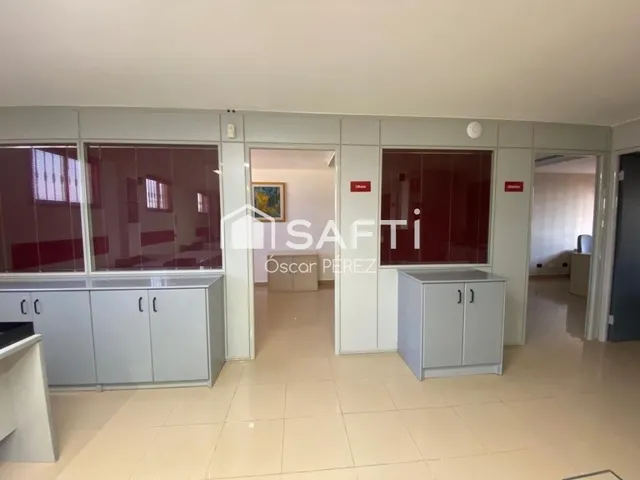 Oficina con excelente distribución — 13