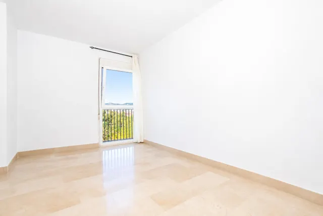 Amplio piso familiar con terraza, parking y trastero en Son Cladera — 17